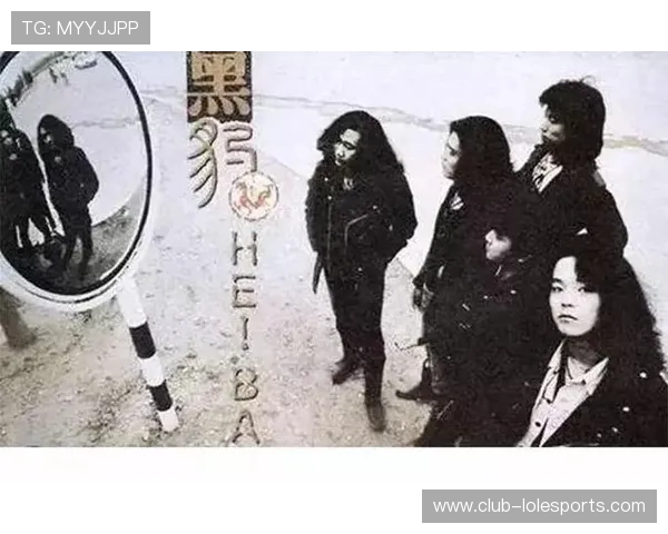 足球球星黑豹的传奇人生与赛场辉煌故事全面解读